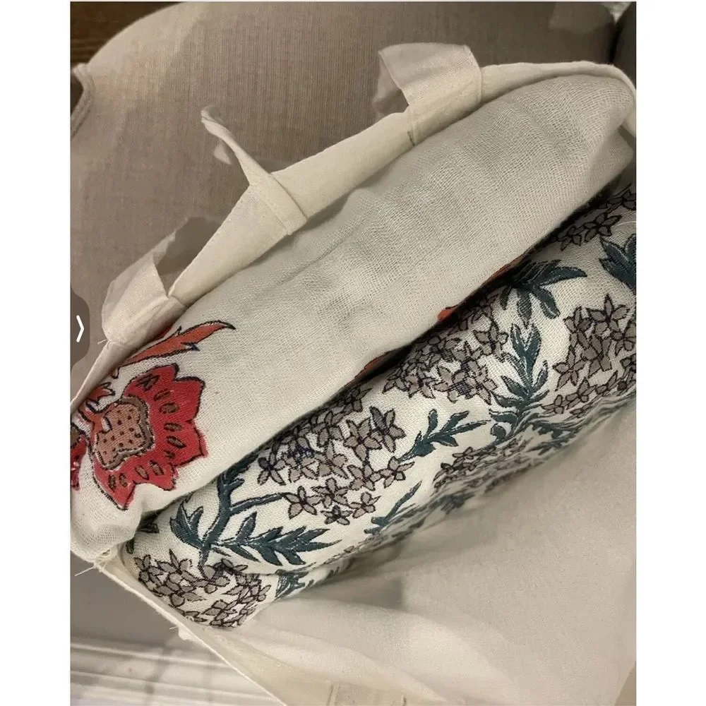 New Urban Outfitters Floral Duvet Cover sz Queen